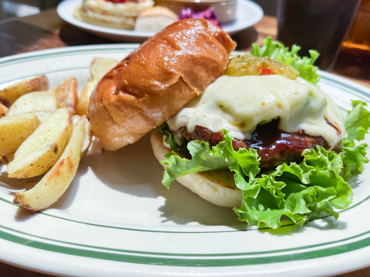 「J.S. PANCAKE CAFE」でラザニア&フルーツパンケーキセット、限定チーズバーガー食べた/マークイズみなとみらい