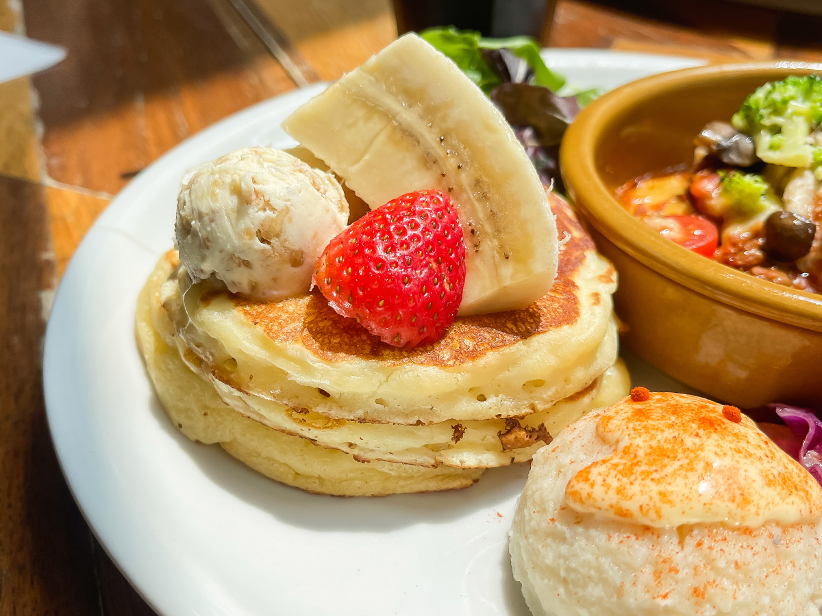 「J.S. PANCAKE CAFE」でラザニア&フルーツパンケーキセット、限定チーズバーガー食べた/マークイズみなとみらい