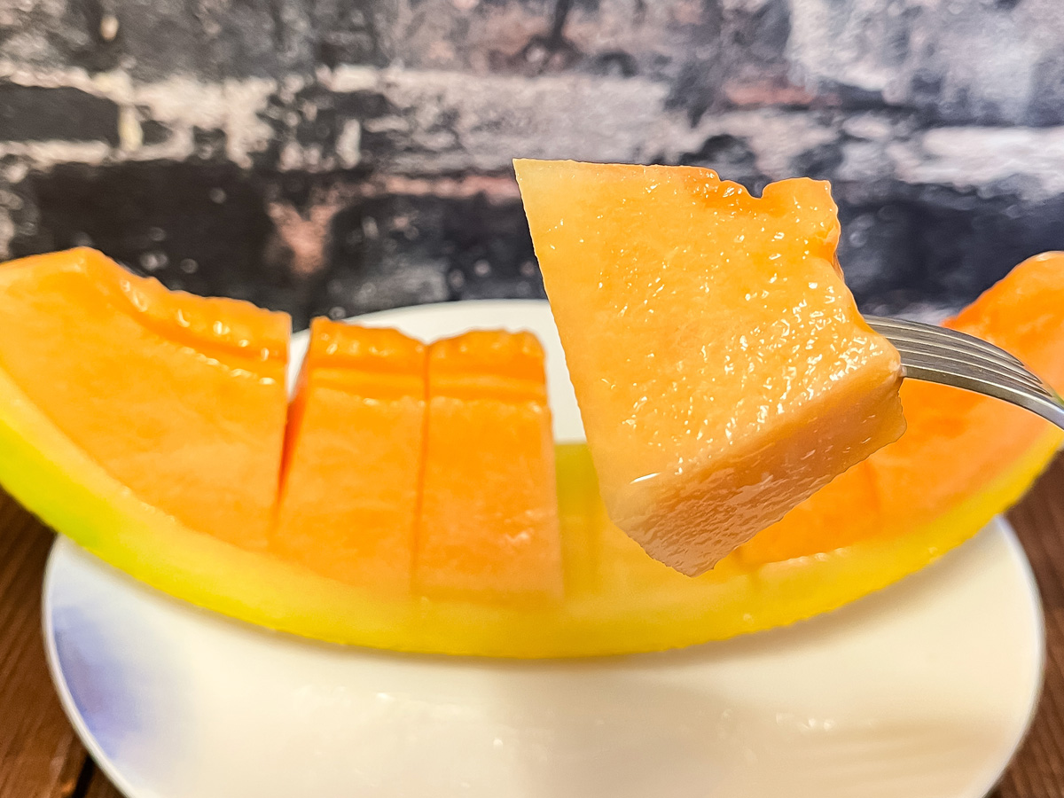 「富良野メロン」と「夕張メロン」を食べてみたよ！／北海道土産