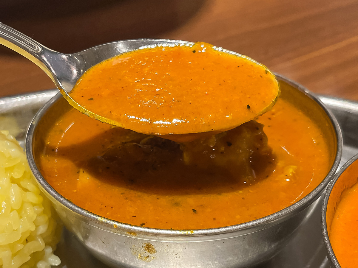 インド料理「ムンバイ」でバターチキン&ブラックペッパーチキンカレー、チキンビリヤニ食べた／MARK IS みなとみらい