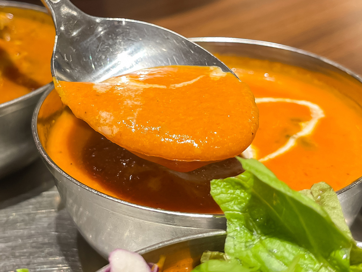インド料理「ムンバイ」でバターチキン&ブラックペッパーチキンカレー、チキンビリヤニ食べた／MARK IS みなとみらい