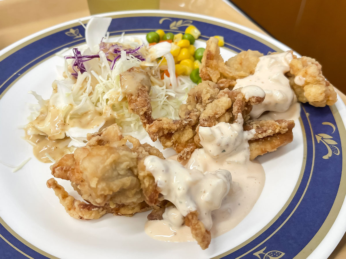 「レストラン ボノ」でチキン特製マヨソース、雨の日カレー(スパイシーポークカレー)食べた！／横浜第二合同庁舎