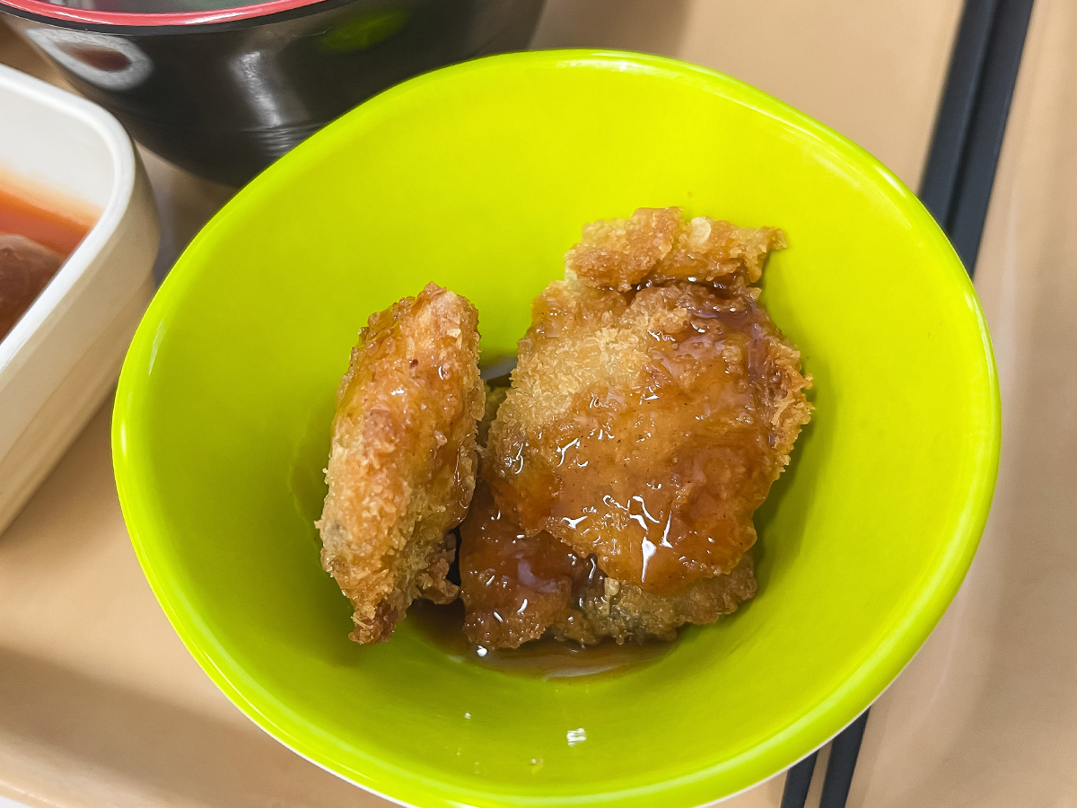 「レストラン ボノ」でチキン特製マヨソース、雨の日カレー(スパイシーポークカレー)食べた！／横浜第二合同庁舎