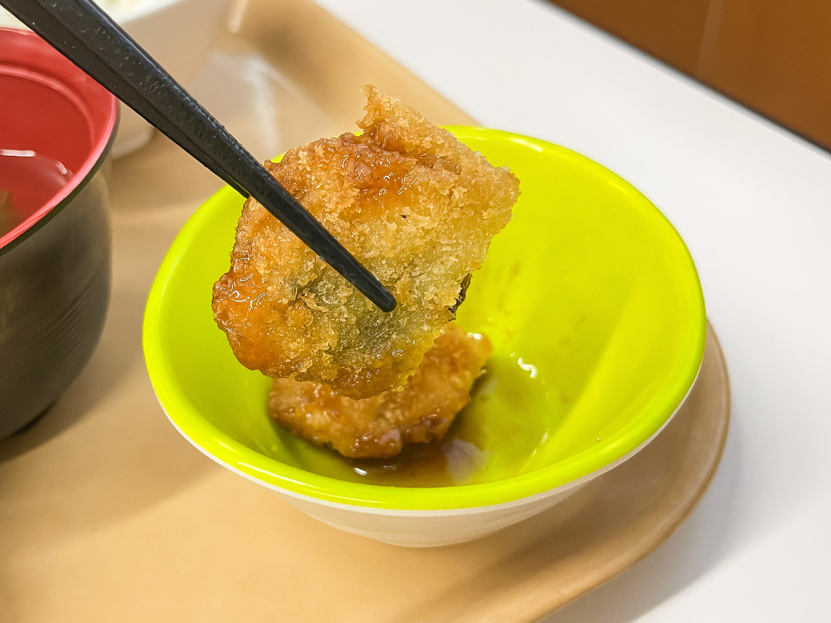 「レストラン ボノ」でチキン特製マヨソース、雨の日カレー(スパイシーポークカレー)食べた！／横浜第二合同庁舎