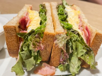 「むさしの森珈琲」でブルーマウンテンコーヒー、モーニングのチーズトースト、ベーコンエッグサンド食べたよ！
