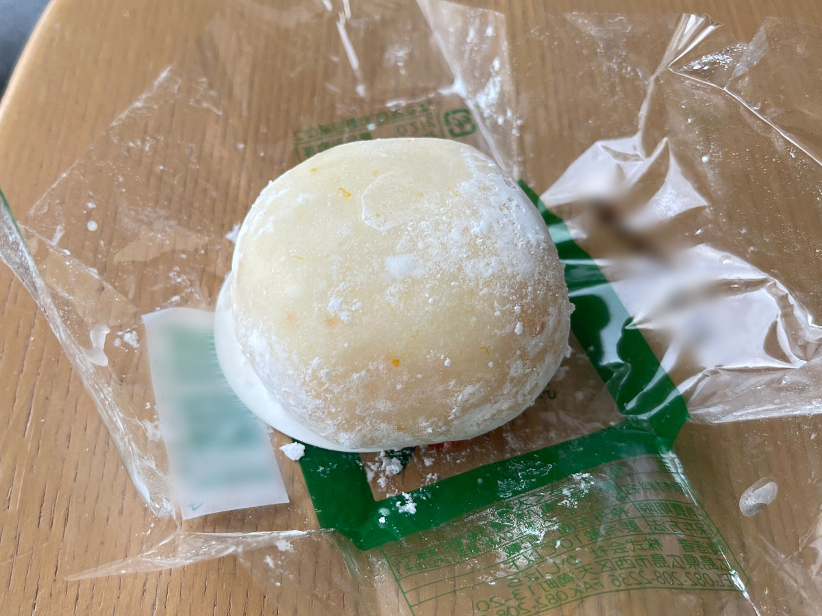 「もち菓子のかしはら」の八朔の果肉が入った"はっさく大福"食べてみた!/広島土産