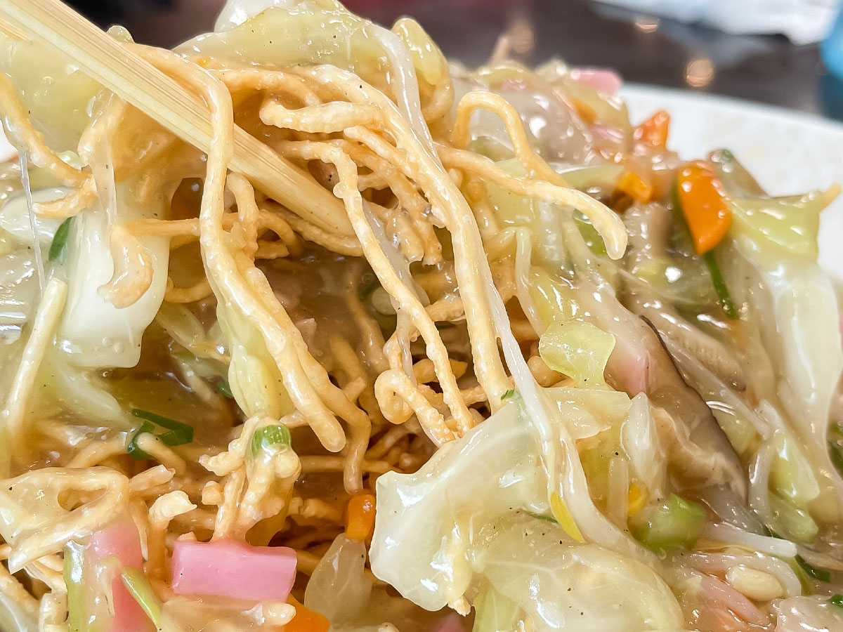 ふるさとレストラン「山形屋食堂」の揚げ麺とあんかけの"焼きそば"食べた!/鹿児島空港