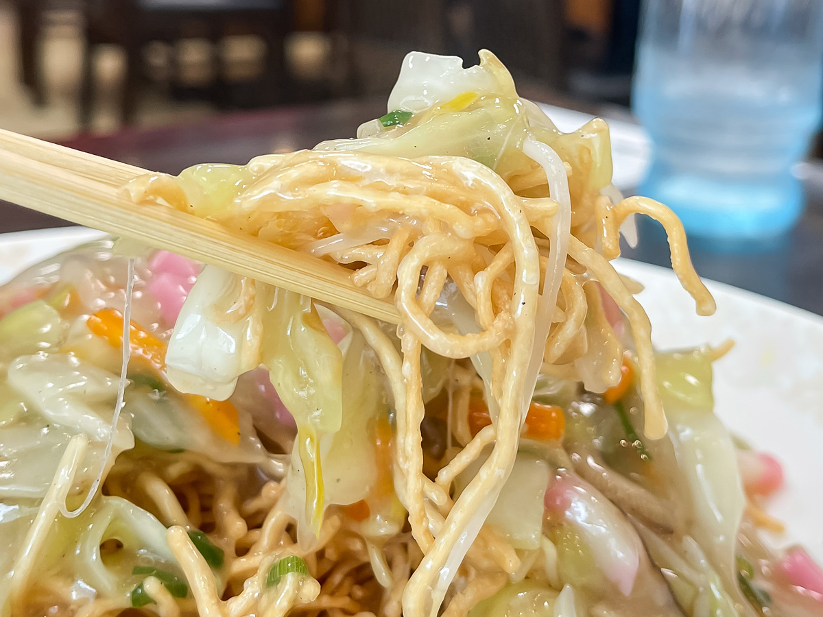 ふるさとレストラン「山形屋食堂」の揚げ麺とあんかけの"焼きそば"食べた!/鹿児島空港