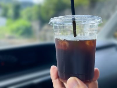 パン屋カドナの裏庭にある青空喫茶「ハチのひぐらし」でコーヒーを飲んだよ／広島県戸山地区
