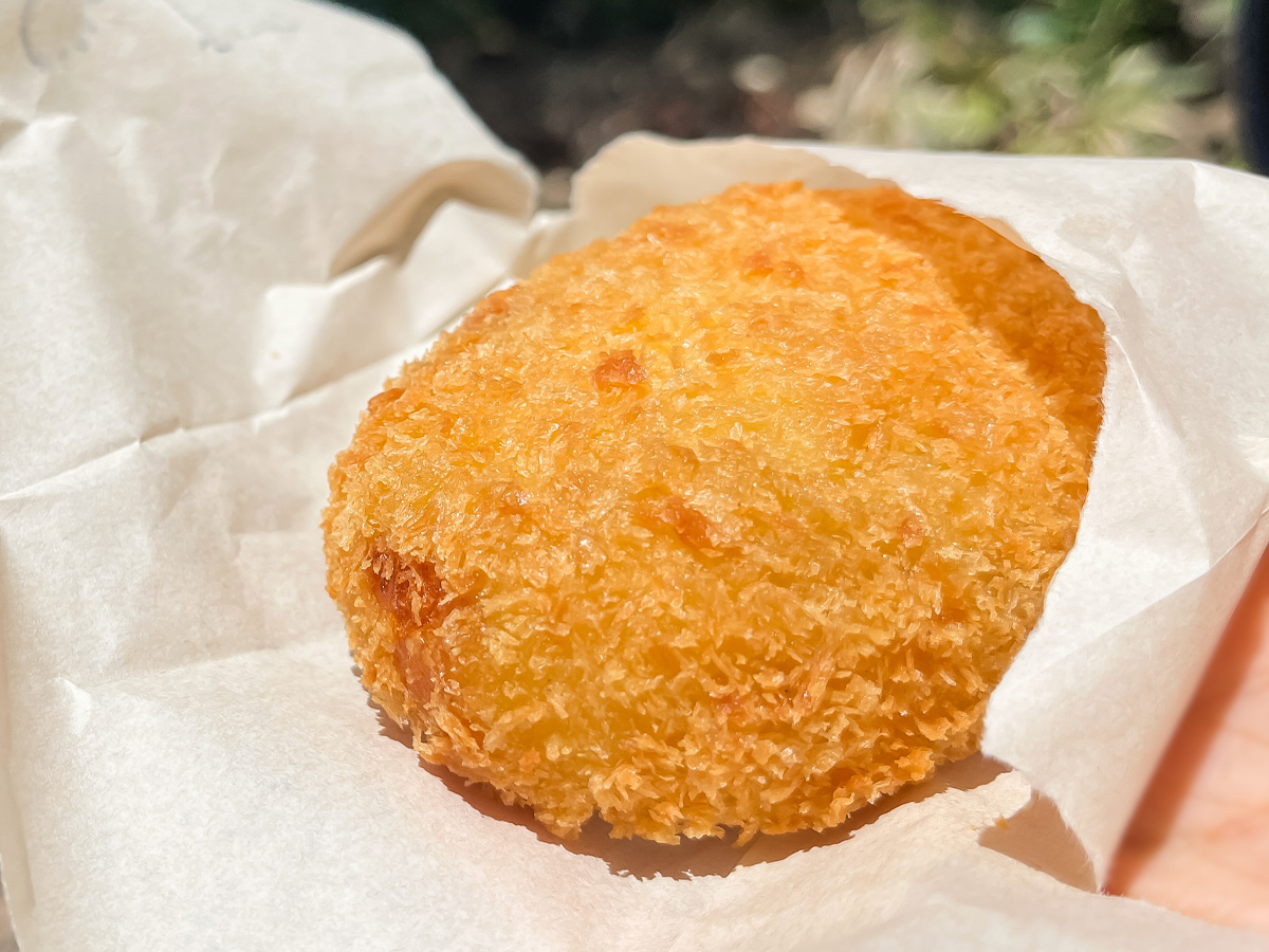 無添加燻製ショップ「燻製シマヘイ」でベーコン入りとろけるチーズコロッケ食べたよ!/広島県