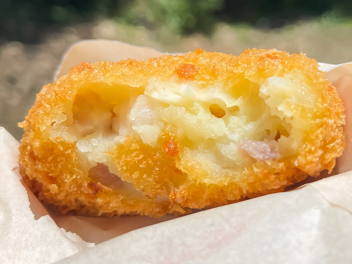 無添加燻製ショップ「燻製シマヘイ」でベーコン入りとろけるチーズコロッケ食べたよ!/広島県