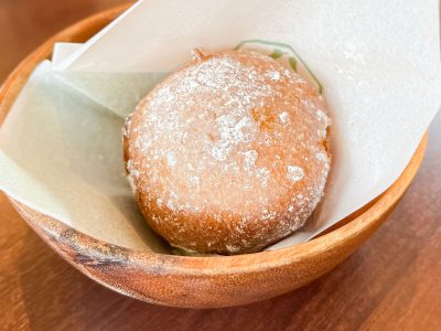 「八天堂カフェリエ」であげクリームパン、キャラメリーゼくりーむパイ、塩バターサンド食べた／広島空港