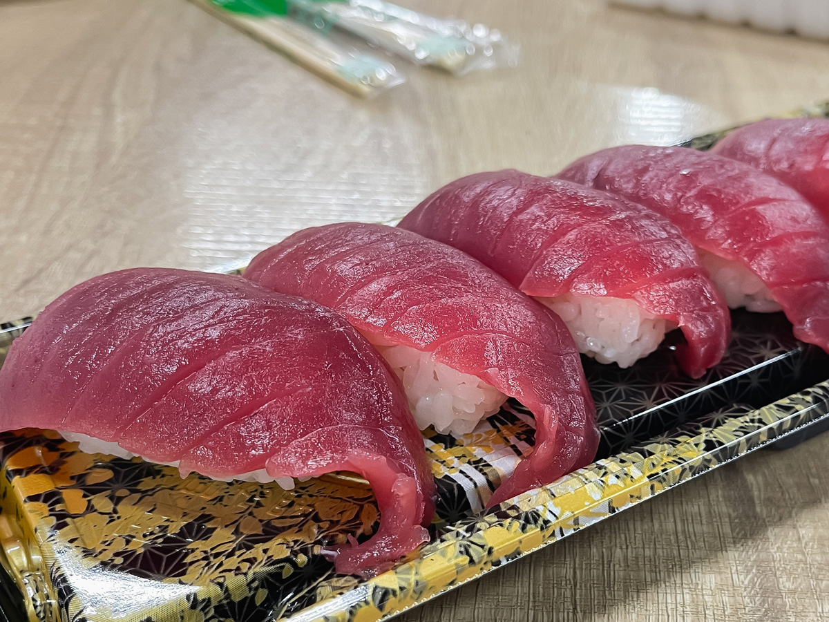「境港水産物直売センター」で天然岩がき"夏輝"、白イカ、本まぐろ寿司、甘海老の刺身食べたよ！
