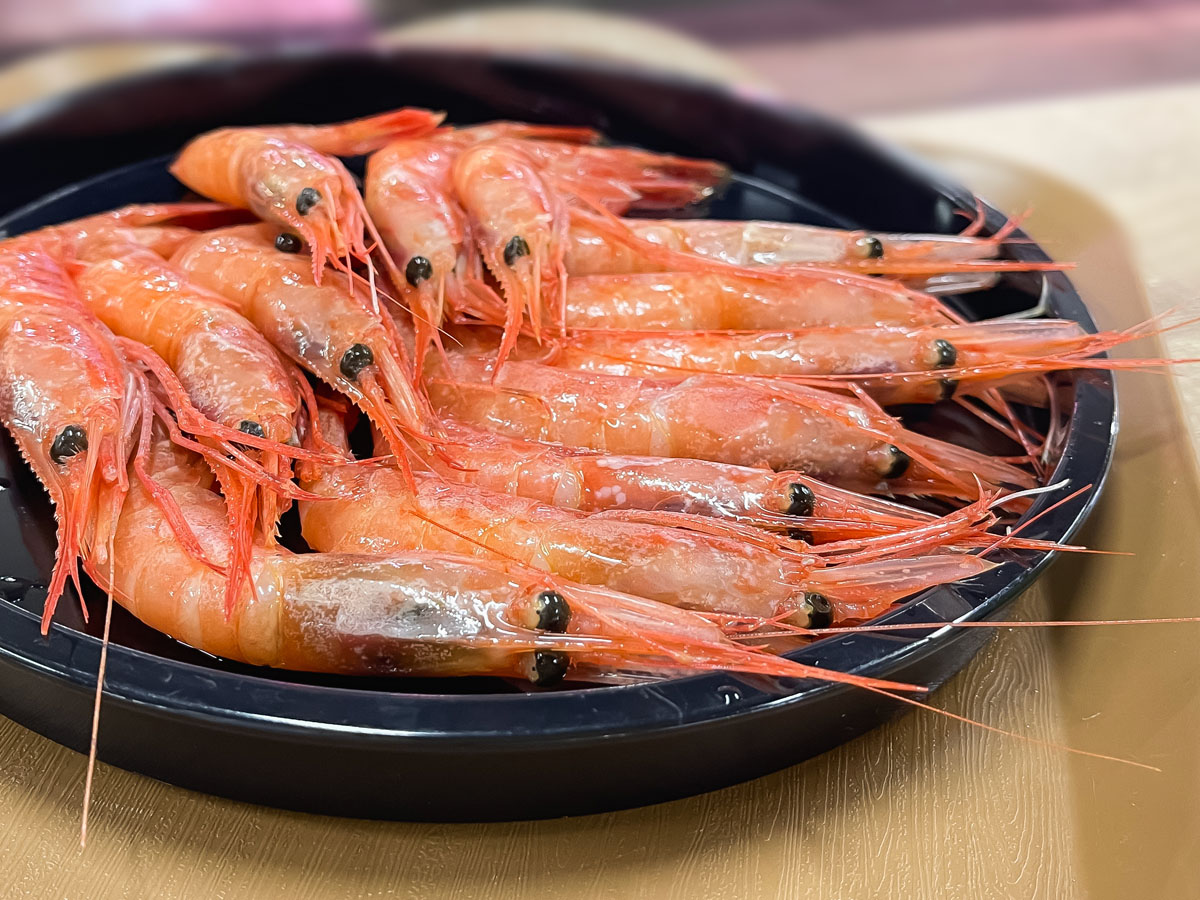 「境港水産物直売センター」で天然岩がき"夏輝"、白イカ、本まぐろ寿司、甘海老の刺身食べたよ！