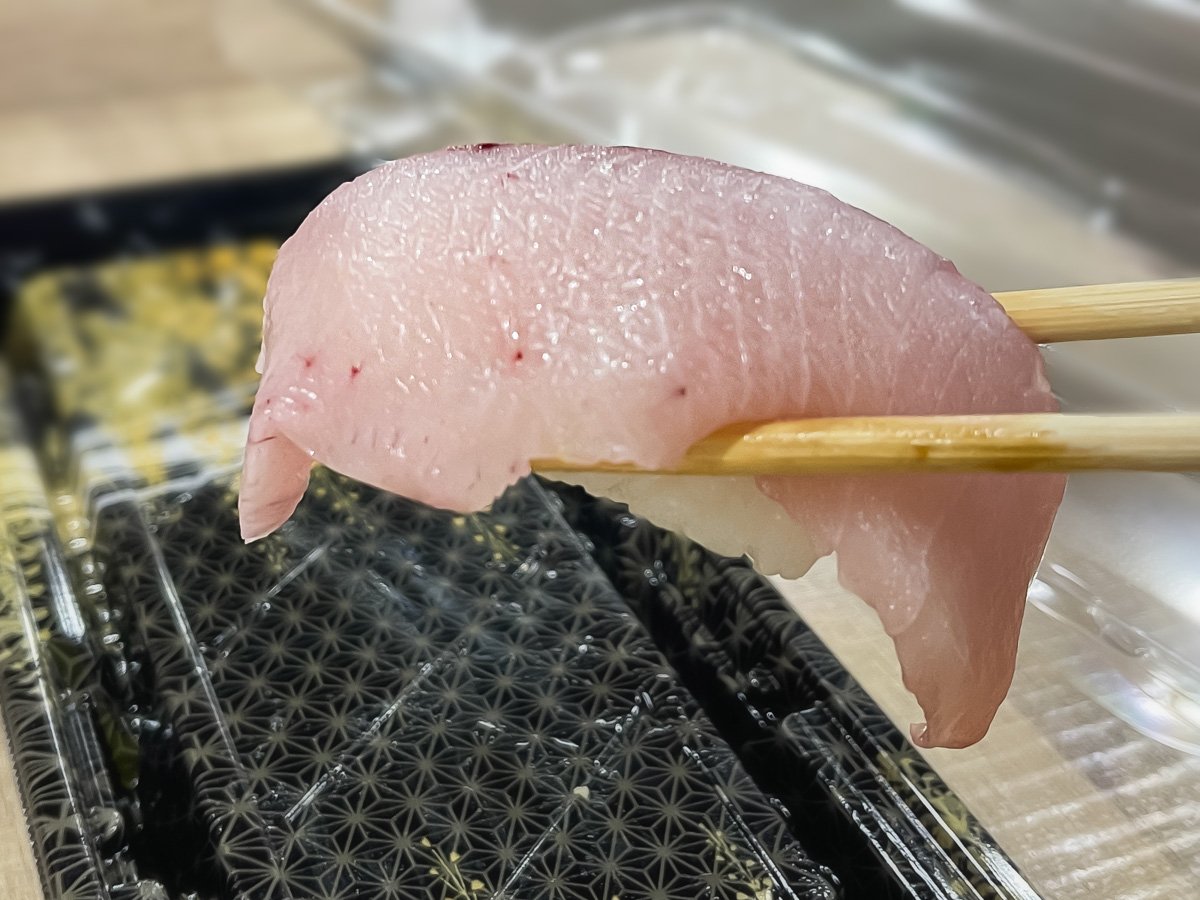 「境港水産物直売センター」で天然岩がき"夏輝"、白イカ、本まぐろ寿司、甘海老の刺身食べたよ！