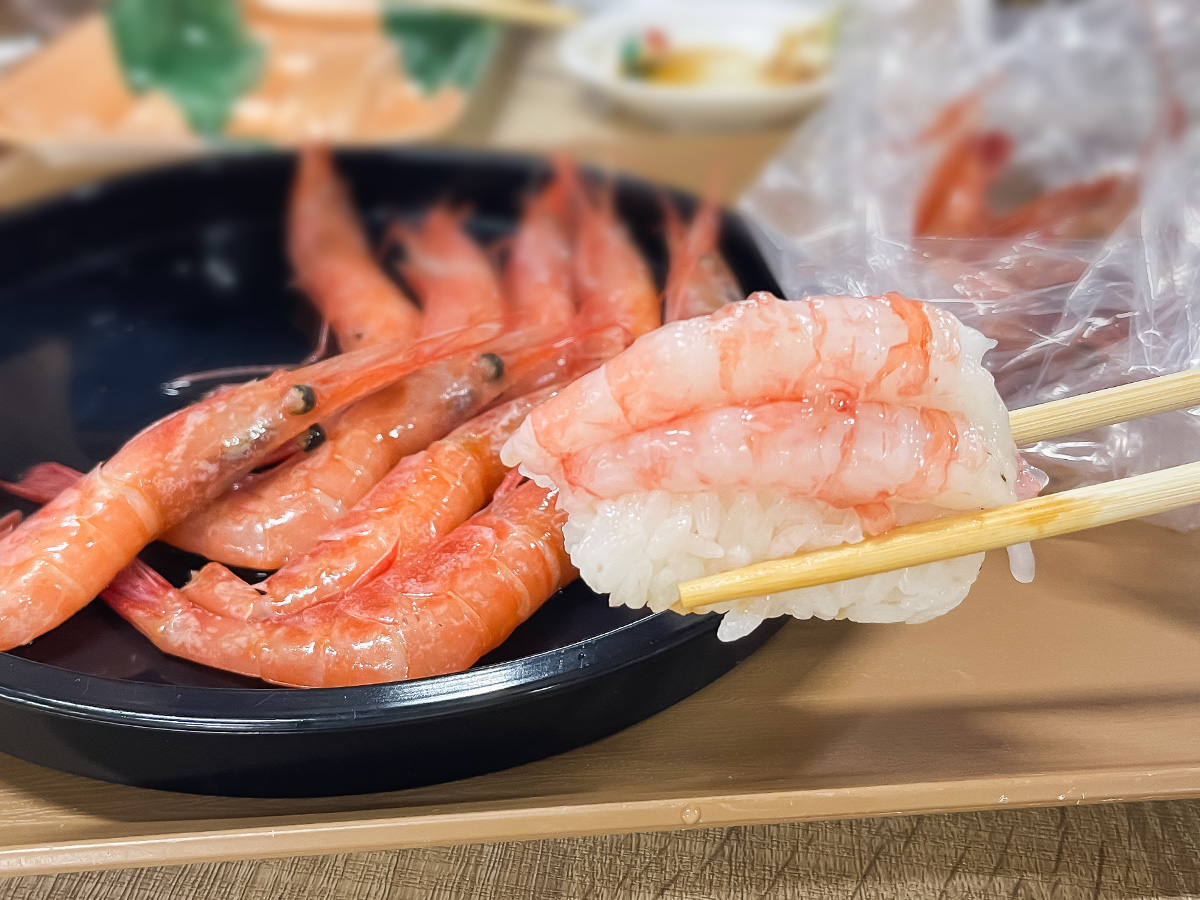 「境港水産物直売センター」で天然岩がき"夏輝"、白イカ、本まぐろ寿司、甘海老の刺身食べたよ！