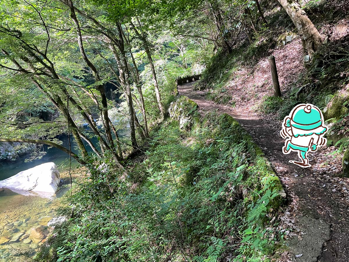 三段峡の「黒淵荘」でカレーライス、山女魚(ヤマメ)の串焼き食べたよ!/広島県安芸太田