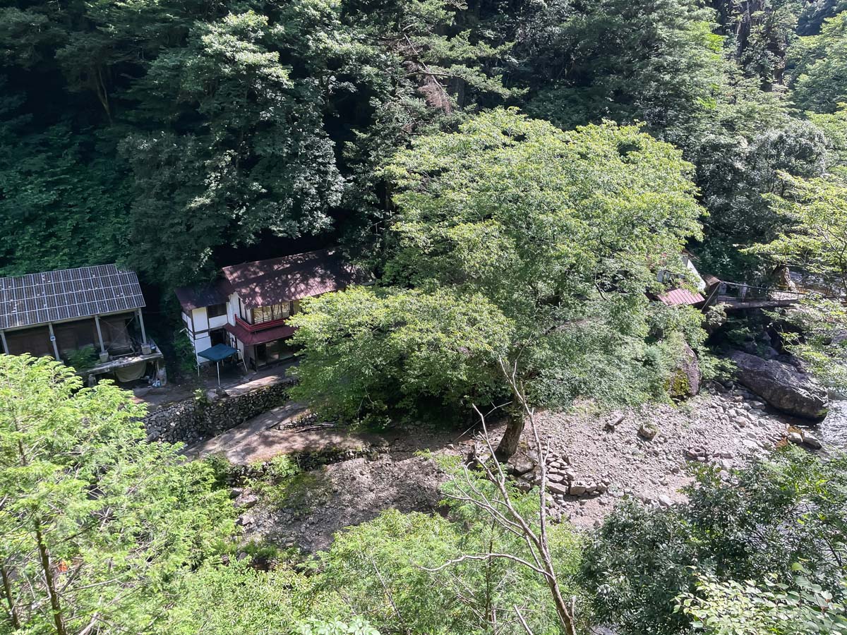三段峡の「黒淵荘」でカレーライス、山女魚(ヤマメ)の串焼き食べたよ!/広島県安芸太田