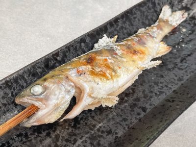 三段峡の「黒淵荘」でカレーライス、山女魚(ヤマメ)の串焼き食べたよ！／広島県安芸太田町