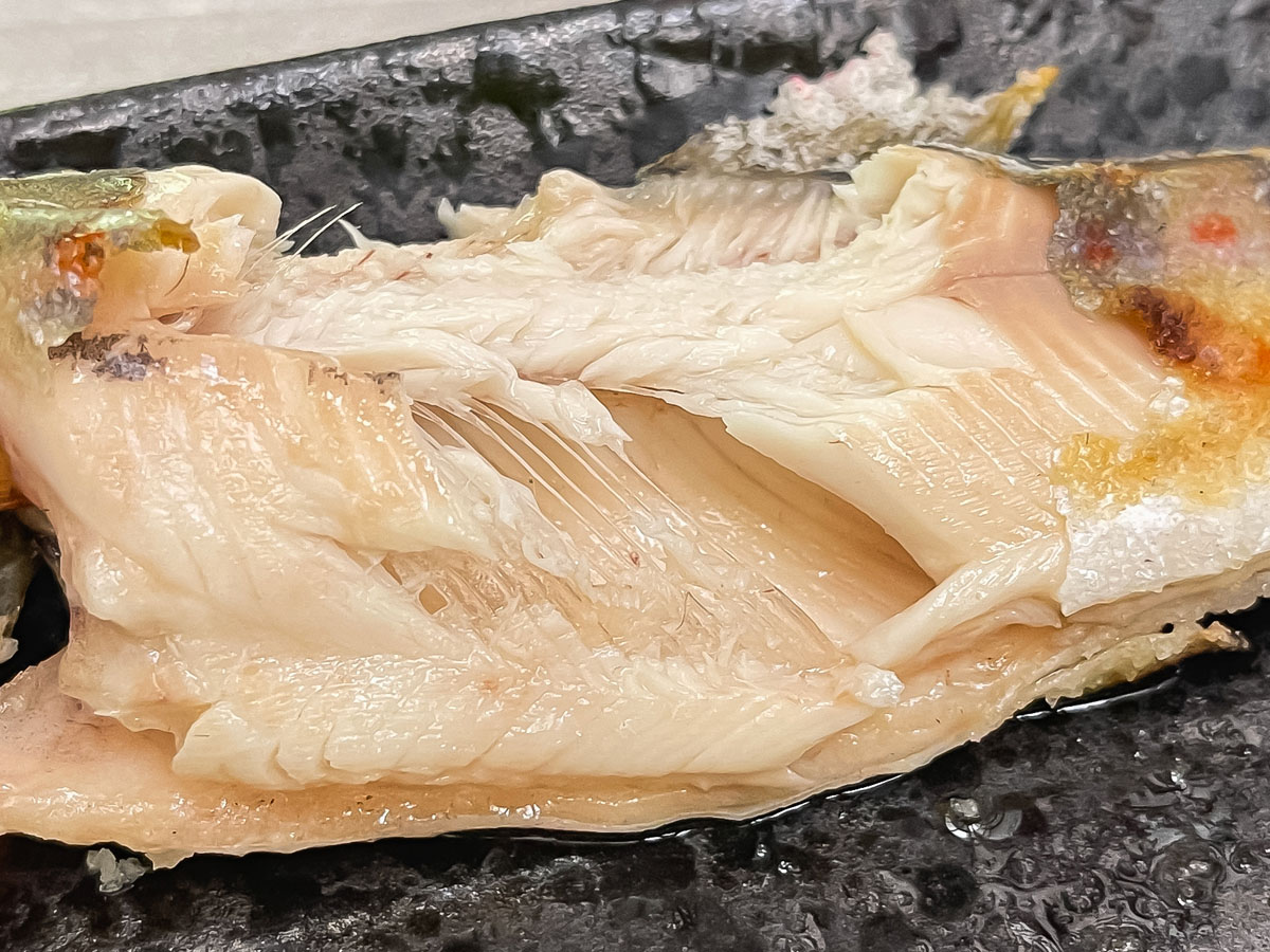 三段峡の「黒淵荘」でカレーライス、山女魚(ヤマメ)の串焼き食べたよ!/広島県安芸太田