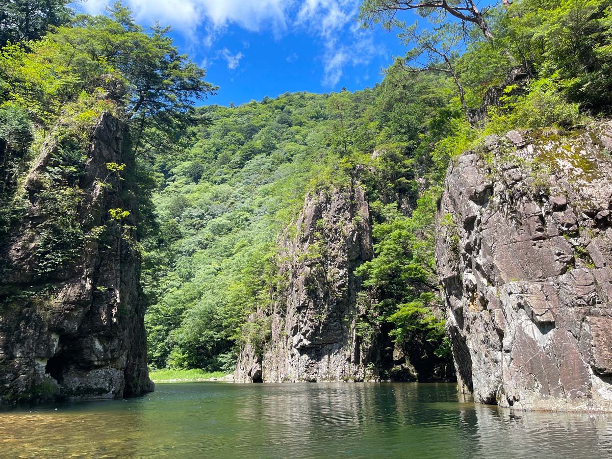 三段峡の「黒淵荘」でカレーライス、山女魚(ヤマメ)の串焼き食べたよ!/広島県安芸太田