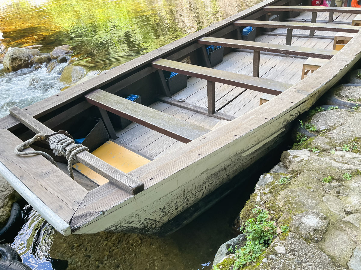 三段峡の「黒淵荘」でカレーライス、山女魚(ヤマメ)の串焼き食べたよ!/広島県安芸太田