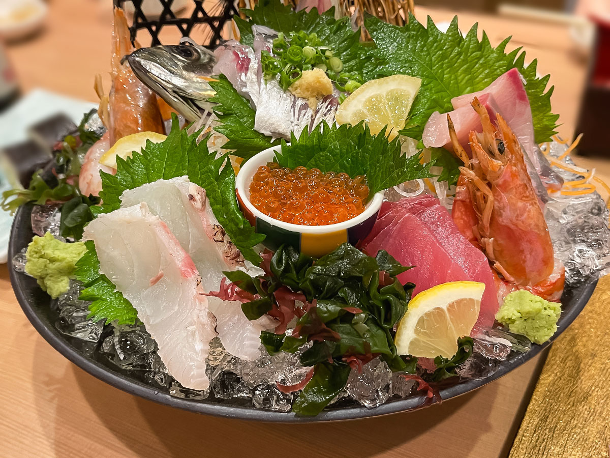 「活魚!! 寿司虎亭」でレタス巻き、青森サーモン、刺身盛り合せ"わだつみ"食べたよ！／宮崎県都城