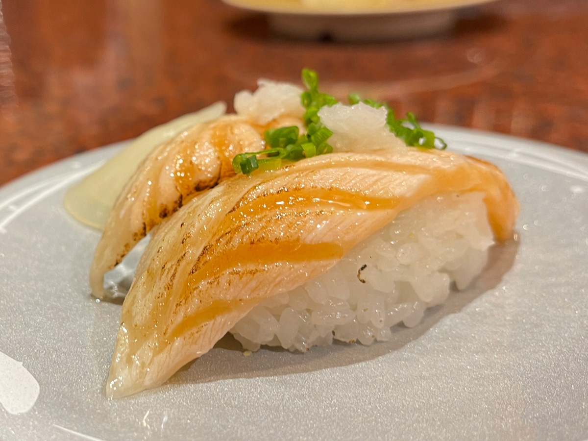 回転寿司「ちょいす」で真だち(白子)軍艦、真いか山わさび握り、ほたて握り食べたよ！北海道静内