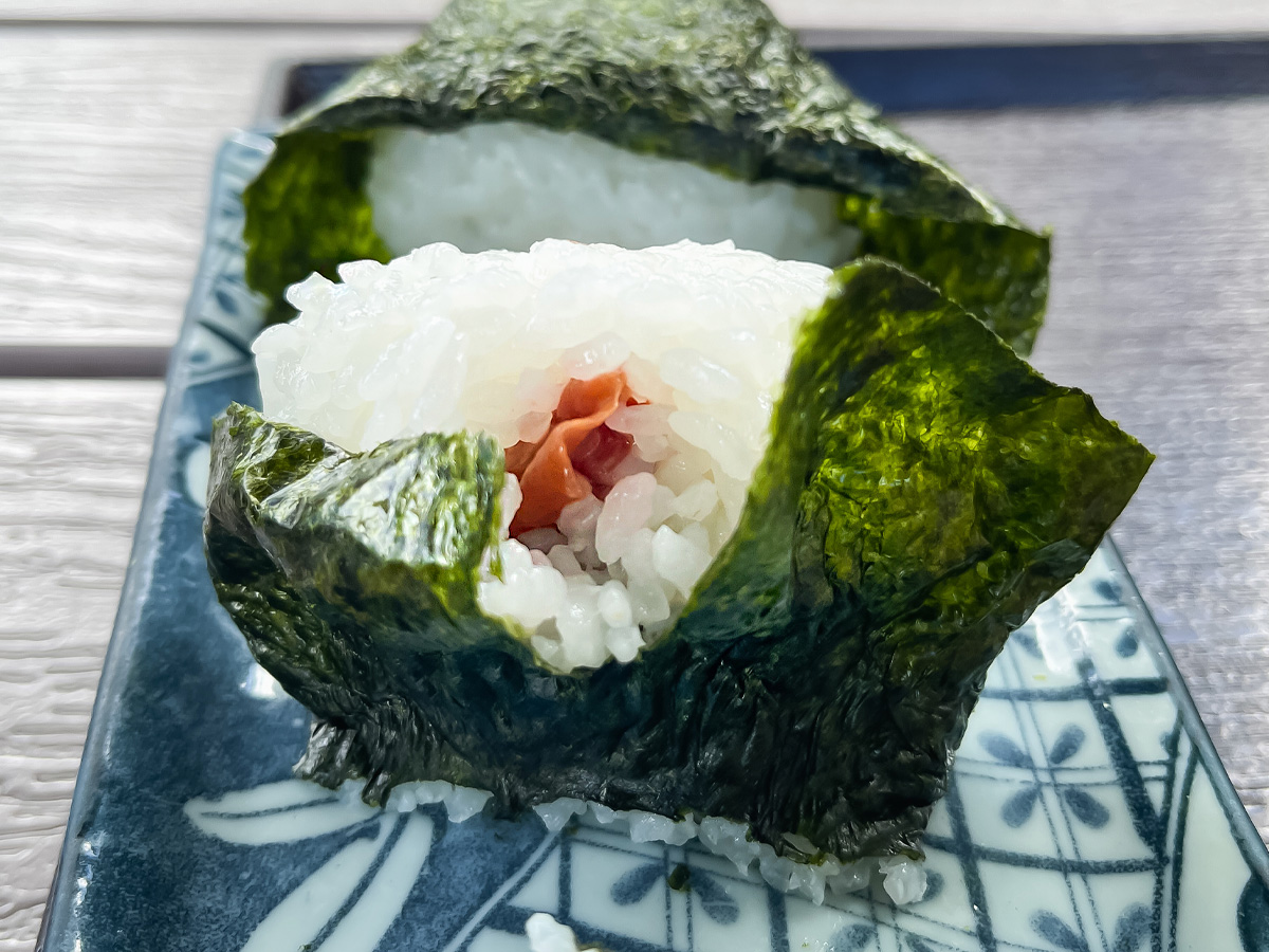 「湯来つり堀」で釣った"鮎"を焼いてもらって、おにぎりと食べたよ!/広島県湯来町