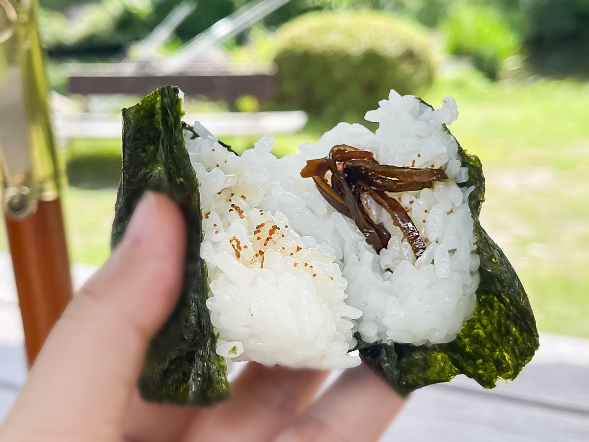 「湯来つり堀」で釣った"鮎"を焼いてもらって、おにぎりと食べたよ!/広島県湯来町