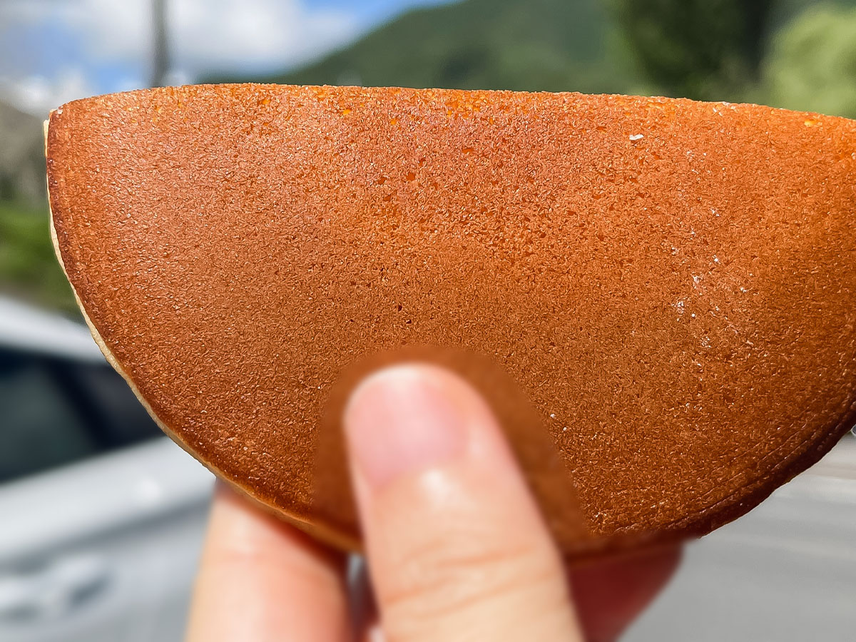 「空口ママのみるく工房」でミルクジャムソフトクリーム、半どら(海人の藻塩・ラムレーズン)食べた／広島県湯来町
