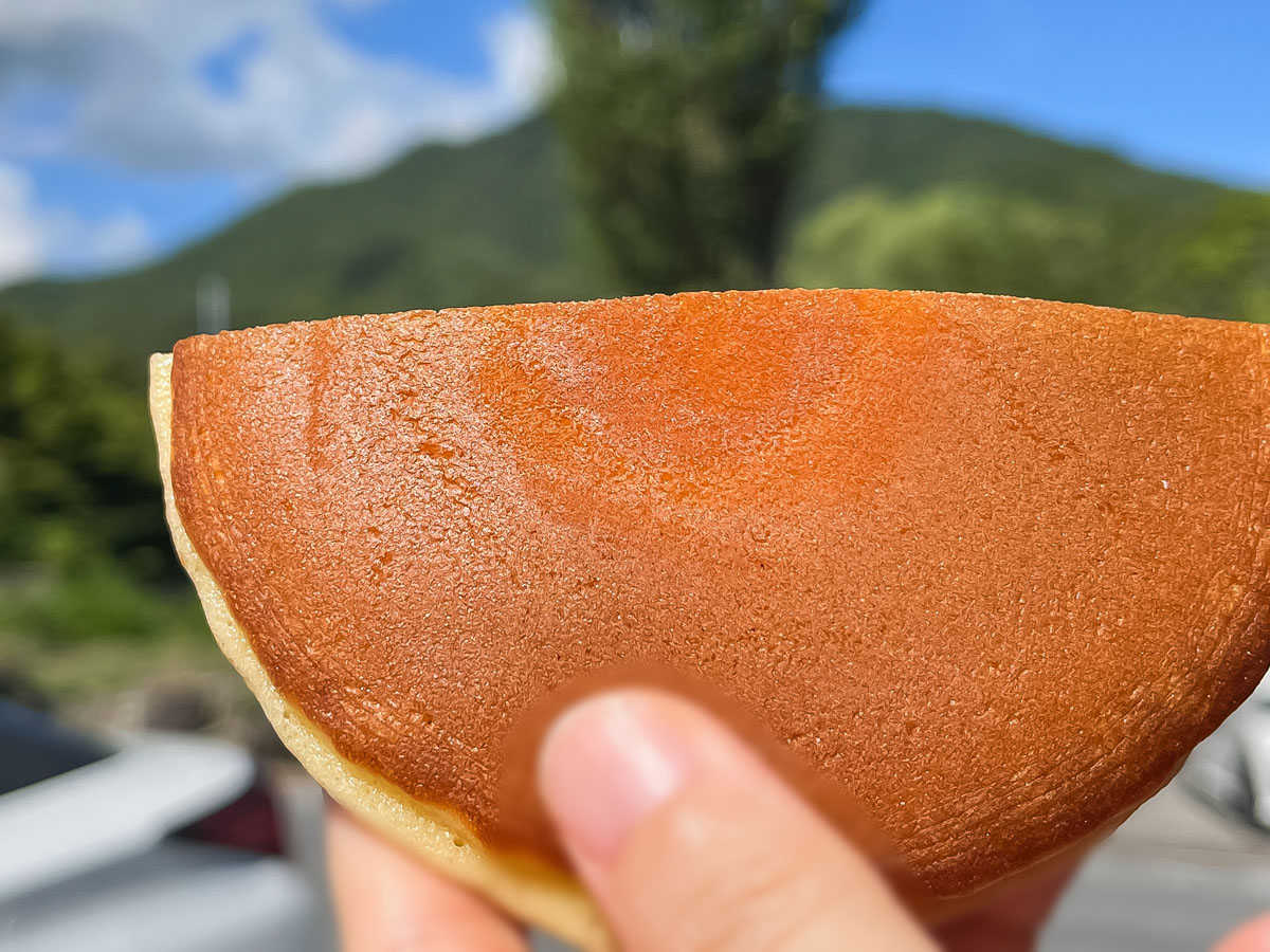 「空口ママのみるく工房」でミルクジャムソフトクリーム、半どら(海人の藻塩・ラムレーズン)食べた／広島県湯来町