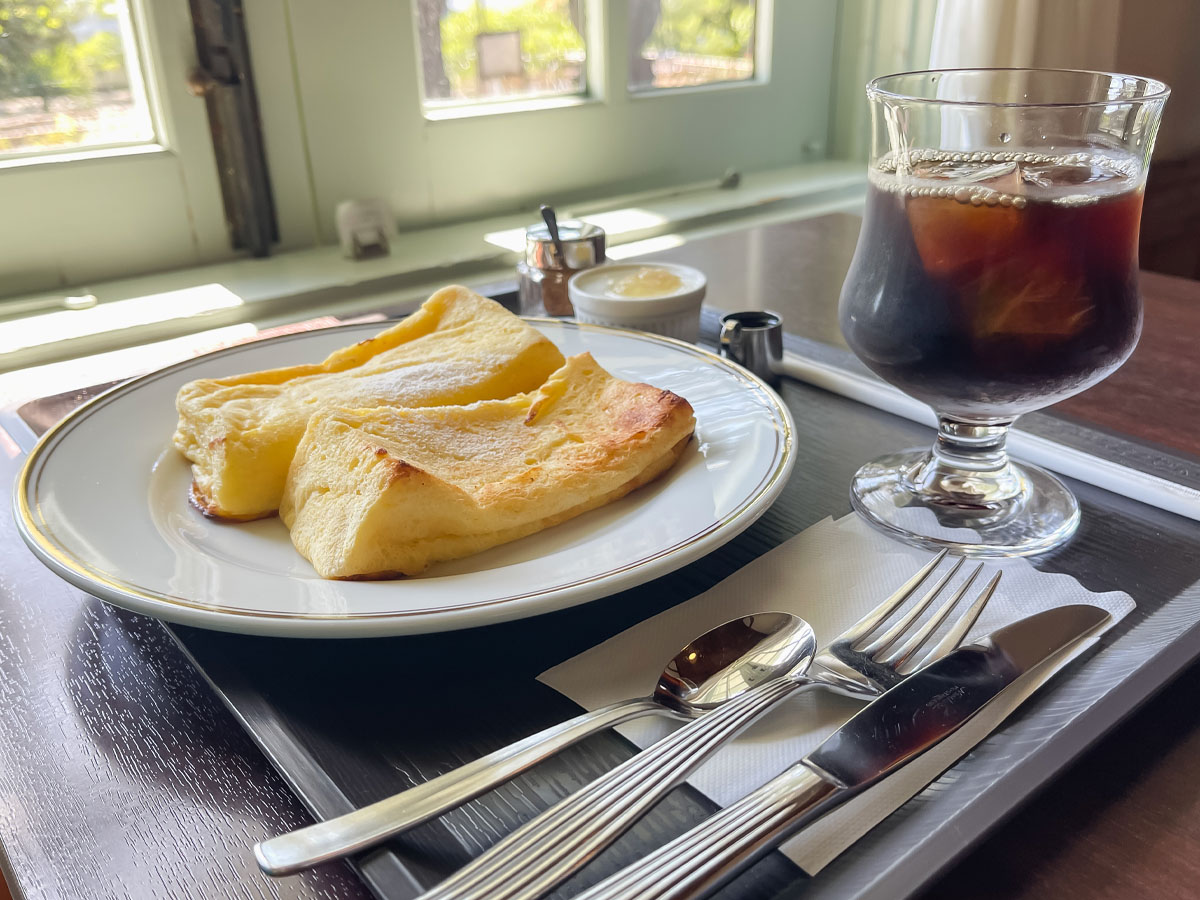 「亀田山喫茶室」で朝食にフレンチトースト、完熟梅とバナナのタルト食べた！／島根県松江