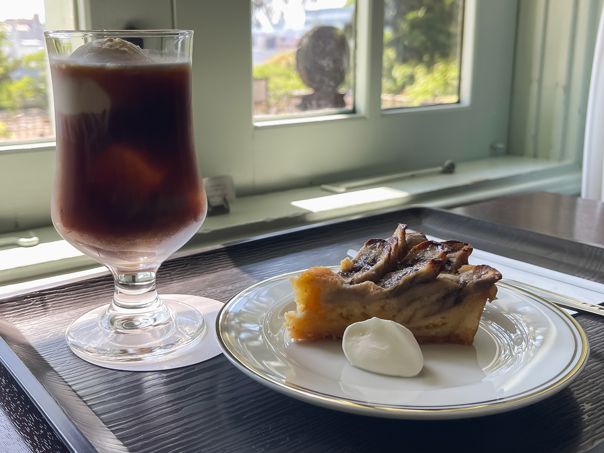 「亀田山喫茶室」で朝食にフレンチトースト、完熟梅とバナナのタルト食べた！／島根県松江