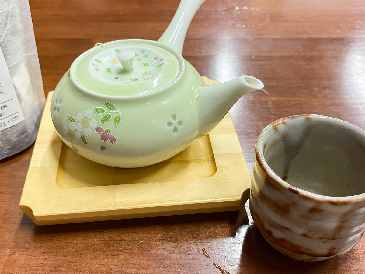 「ごよう松」で白バイ貝うま煮、白イカ刺身、宍道湖産しじみのおでん食べた／島根県松江カラコロ工房