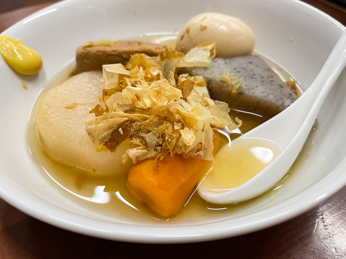 「ごよう松」で白バイ貝うま煮、白イカ刺身、宍道湖産しじみのおでん食べた／島根県松江カラコロ工房