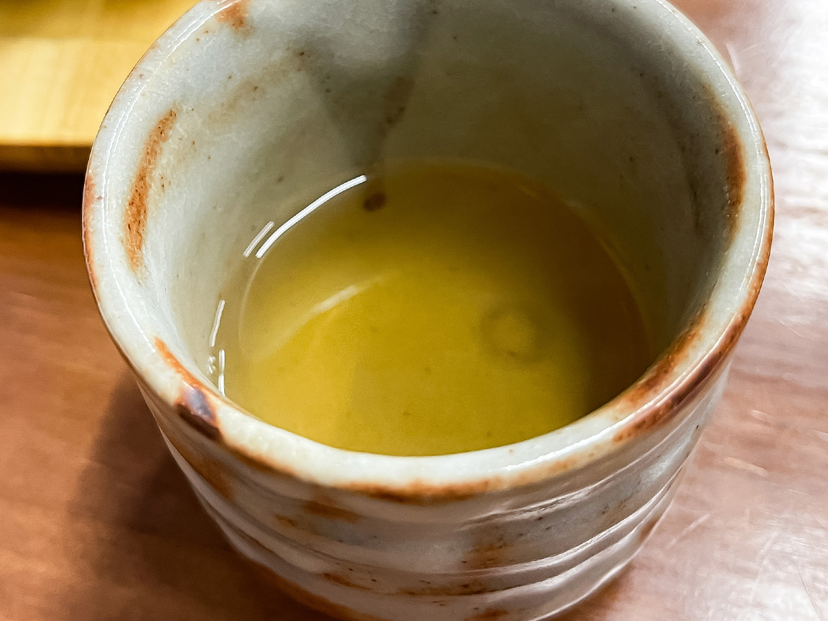 「ごよう松」で白バイ貝うま煮、白イカ刺身、宍道湖産しじみのおでん食べた／島根県松江カラコロ工房