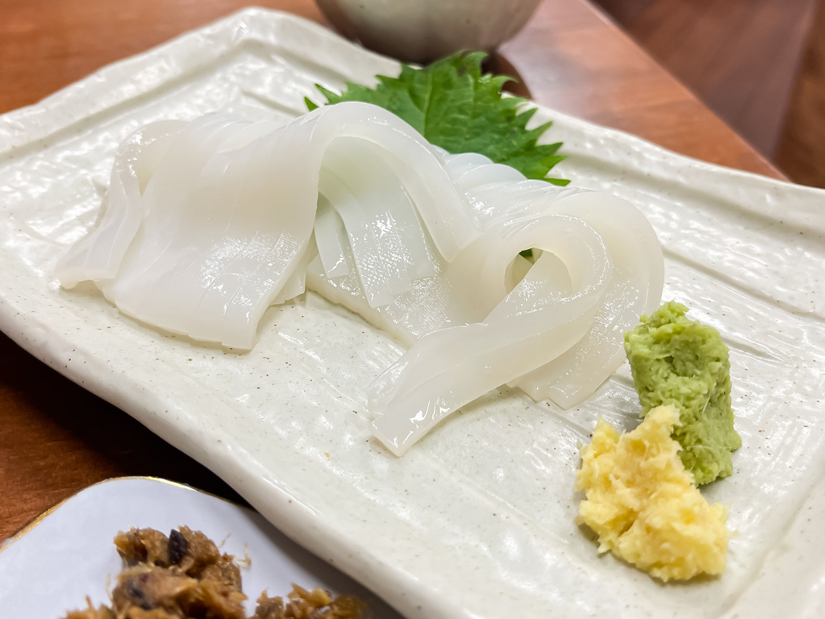 「ごよう松」で白バイ貝うま煮、白イカ刺身、宍道湖産しじみのおでん食べた／島根県松江カラコロ工房