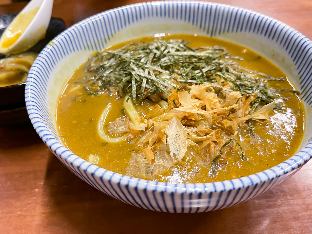 「ごよう松」で白バイ貝うま煮、白イカ刺身、宍道湖産しじみのおでん食べた／島根県松江カラコロ工房