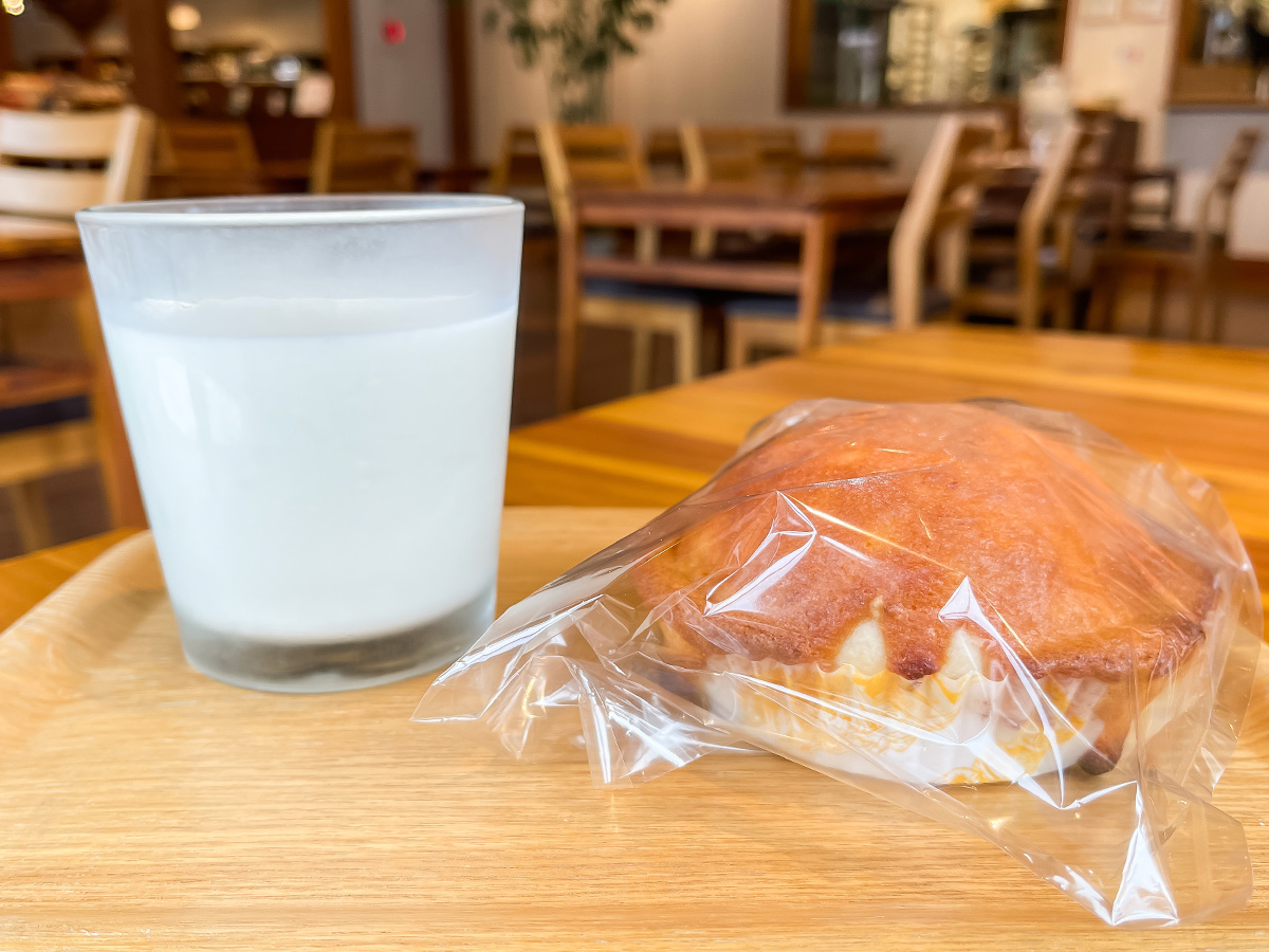 モンベルが手がける"大山参道市場"内の「ベーカリーカフェSANDO」でみそぱん食べたよ！／鳥取県大山