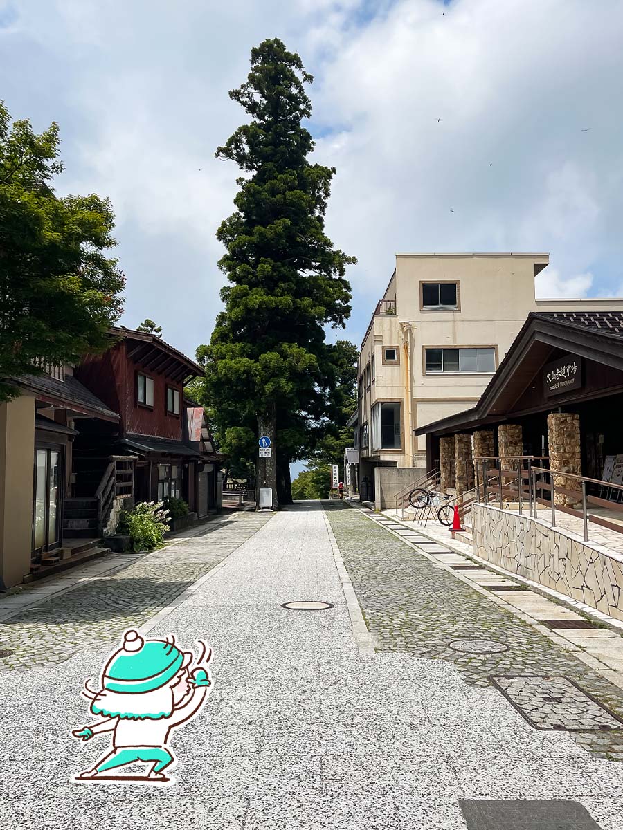 モンベルが手がける"大山参道市場"内の「ベーカリーカフェSANDO」でみそぱん食べたよ！／鳥取県大山