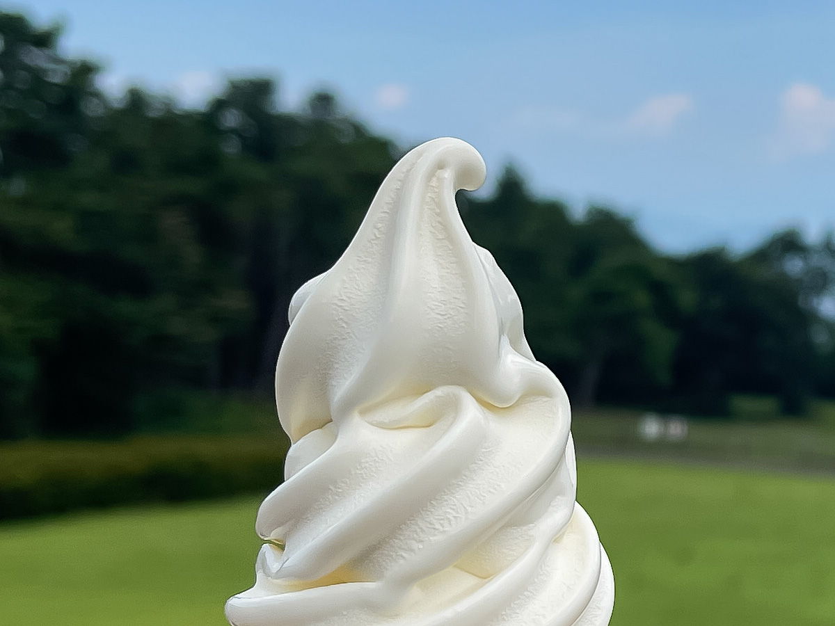 「大山まきば みるくの里」で白バラ牛乳を使用した特製ソフトクリーム食べたよ！／鳥取県大山