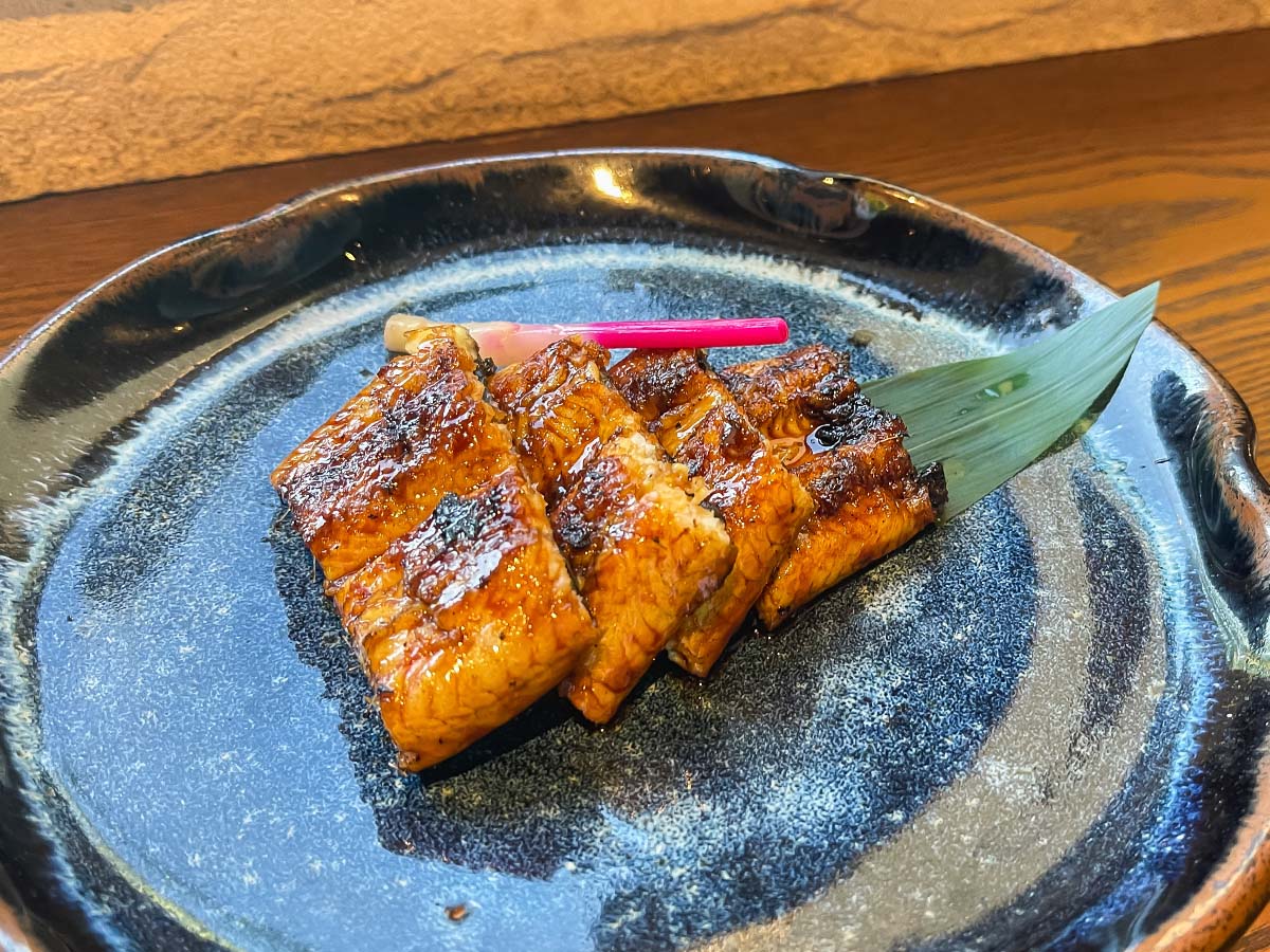てまひま料理「根っこや」でうな平の"うなぎ蒲焼ハーフ"、鮎塩焼き、刺身盛(のどぐろ付)食べた!/島根県松江