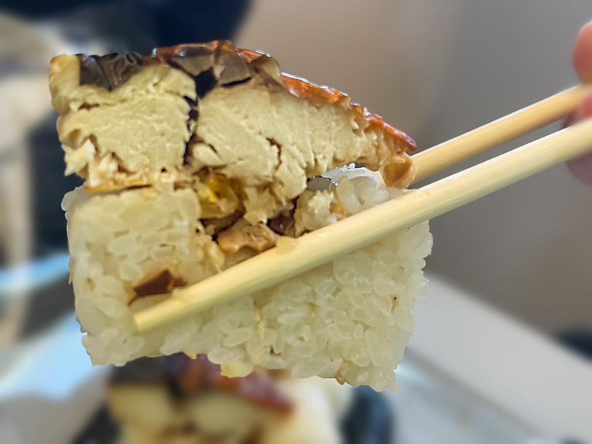 飛行機の中で「銀座福ひろ」の柚子香る焼鯖寿司を食べたよ！／東京羽田空港