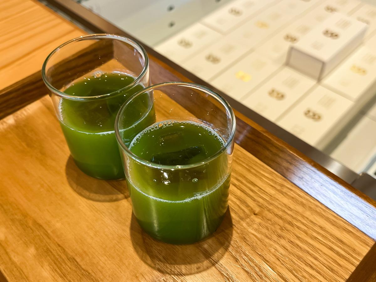 「大隅茶全 (おおすみさぜん)」で茶畑のチーズケーキと釜炒り茶おくみどり飲んだよ！／宮崎県都城