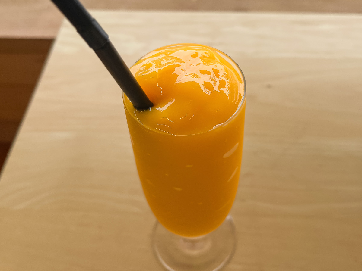 「パラボラチョカフェ」で完熟マンゴースムージーと完熟パパイアスムージー飲んだよ!/宮崎県宮交ボタニックガーデン青島内