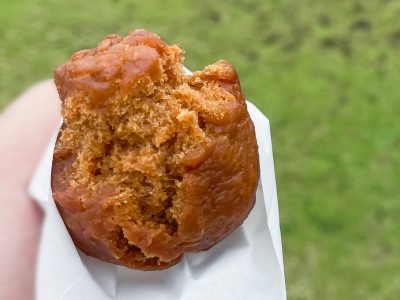 「PAKALA PAKA (パカラパカ)」のレストランでパカラ・アンダギー、カレーパン買ったよ／宮崎県都井岬