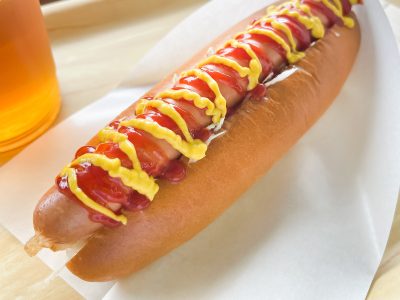 足湯の駅えびの高原「モリエンドカフェ」でえびの産ウインナーが入ったホットドッグ食べたよ／宮崎県えびの市