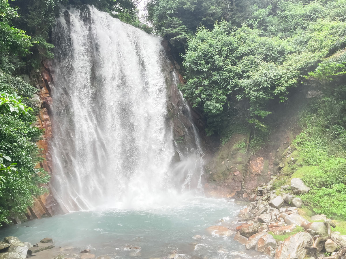 温泉水が流れる「丸尾滝(まるおのたき)」に行ってみた!/鹿児島県霧島市