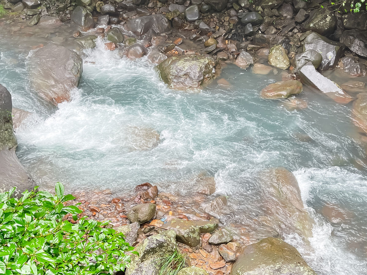 温泉水が流れる「丸尾滝(まるおのたき)」に行ってみた!/鹿児島県霧島市